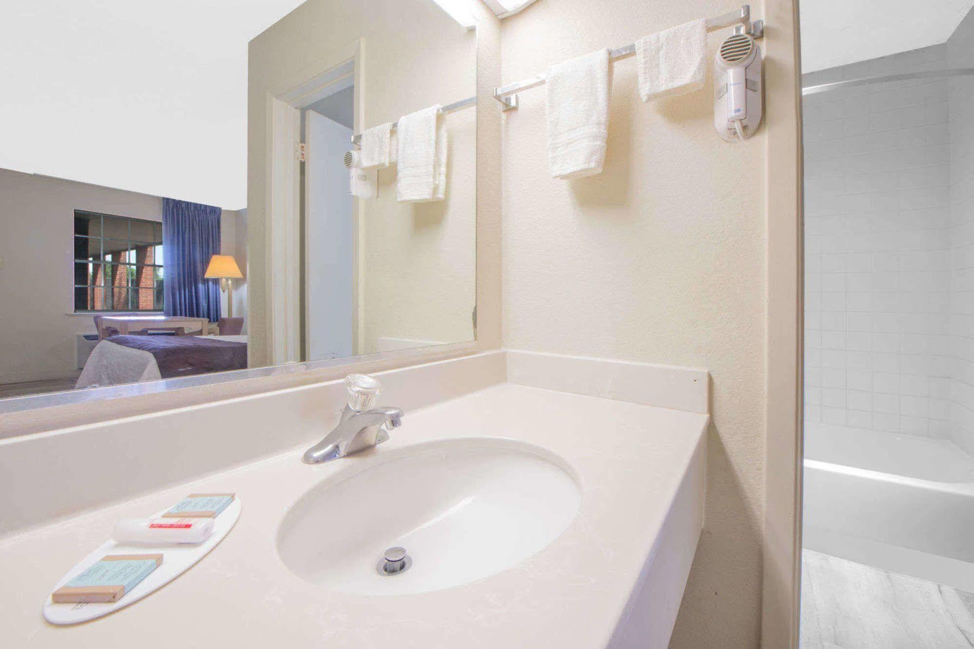 Holiday Inn Express Hotel And Suites Borger By Ihg Exterior photo
